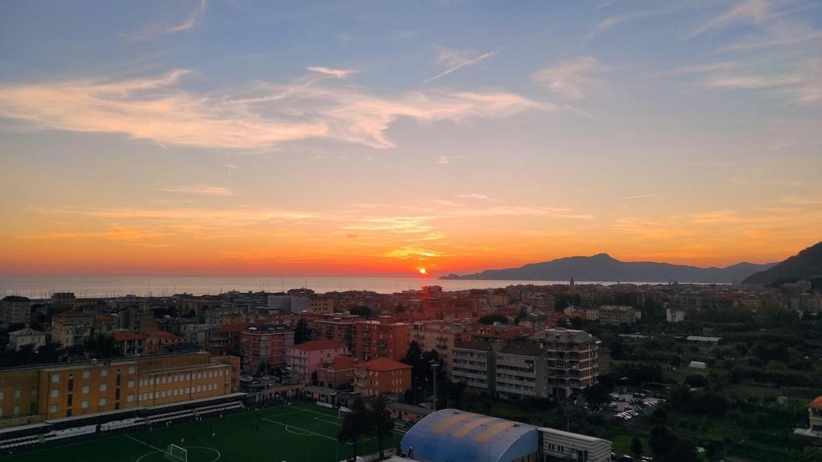 Super Vista Al Grattacielo Di Lavagna Apartment Exterior foto
